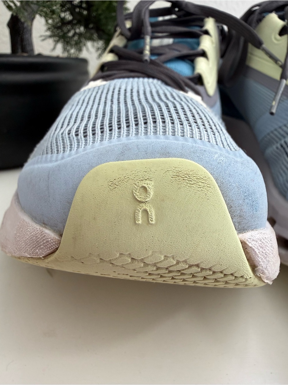 On cloudstratus Women size 8 Sky Blue and  yellow  Running Shoes - Picture 7 of 16